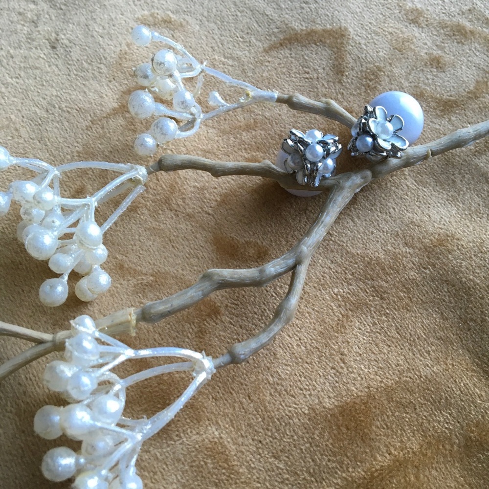 NWT FAUX FLORAL PEARL BALL BACK EARRINGS
